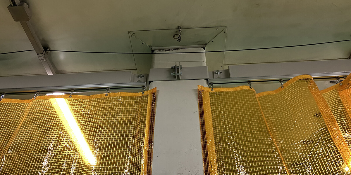 特注金具のビニールカーテン