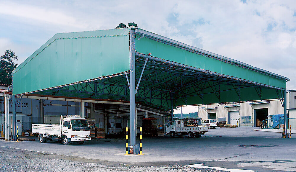 荷捌き場の上屋テント