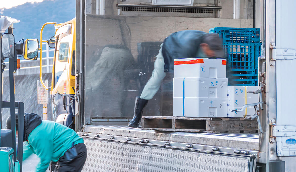 荷物の積み下ろし作業