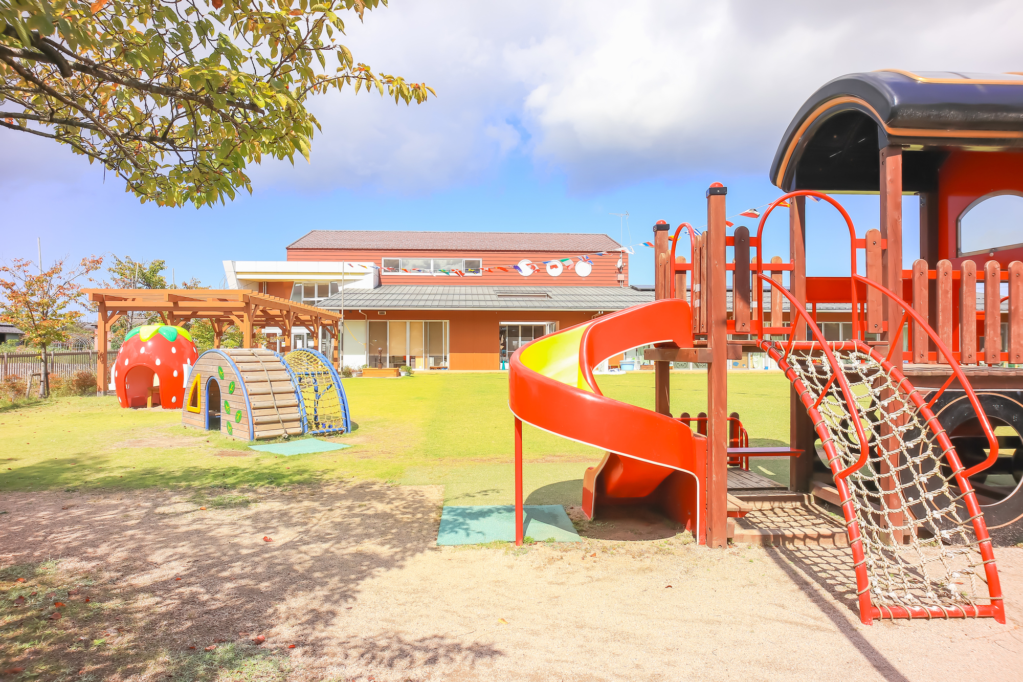 保育園、幼稚園の熱中症対策に！日よけで園庭を涼しく快適に